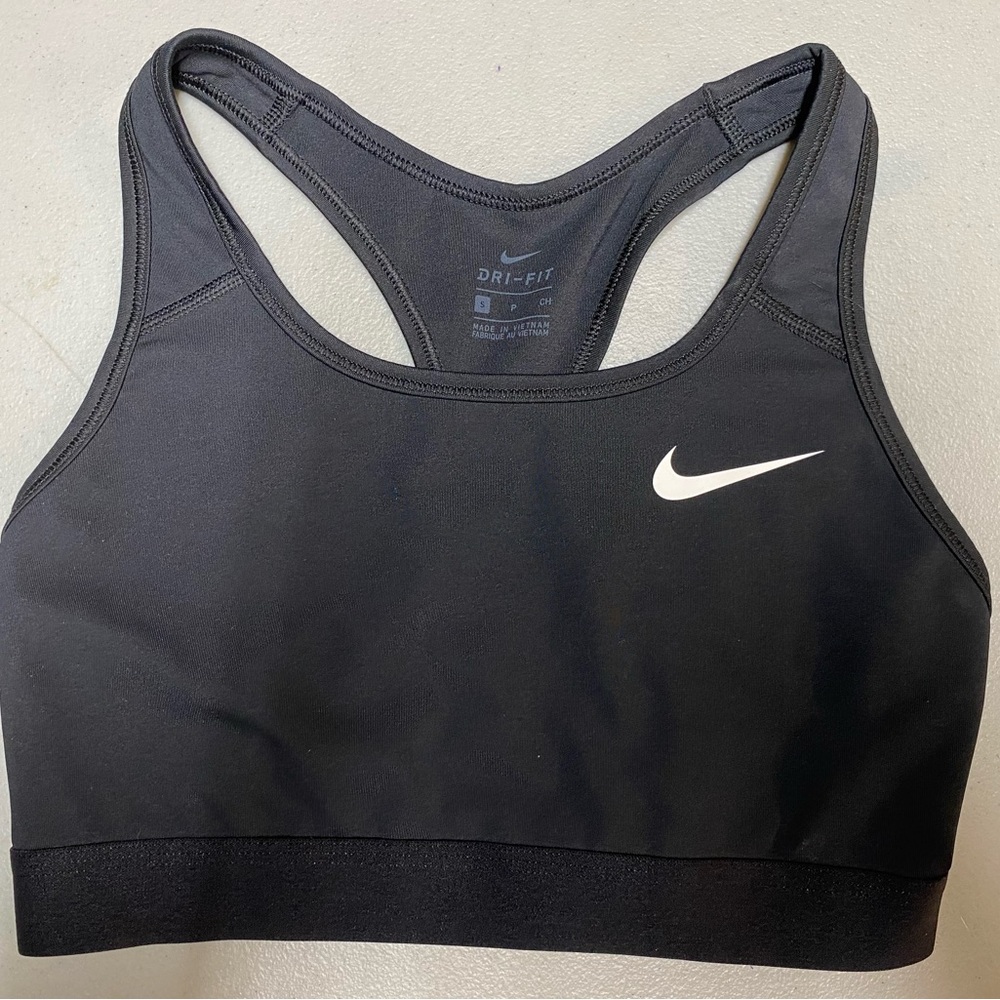 Nike Women's Swoosh Light Support Non-Padded Sports Bra, Size Small